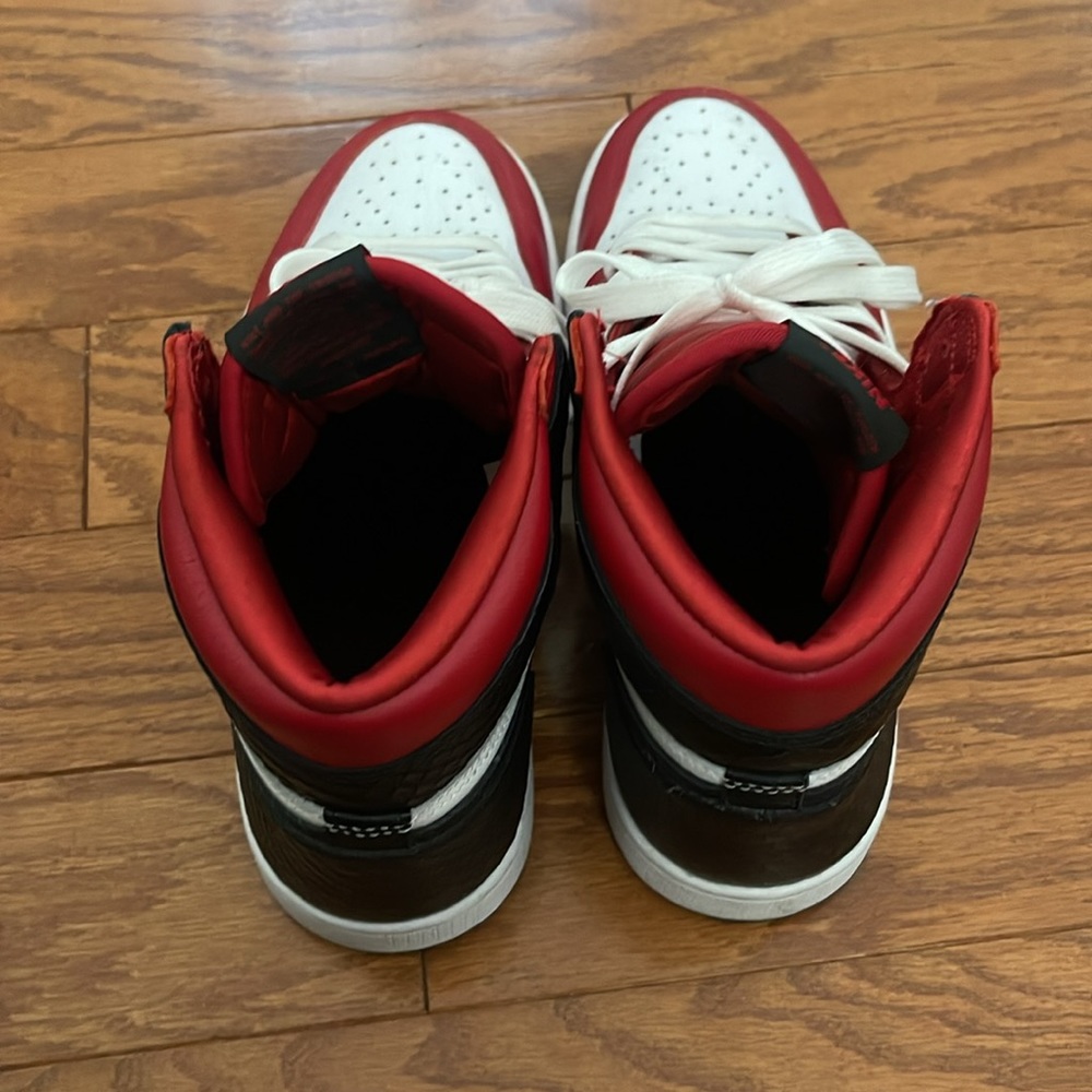 WMNS Air Jordan 1 Retro High OG “Satin Red Snake” - Picture 3 of 5
